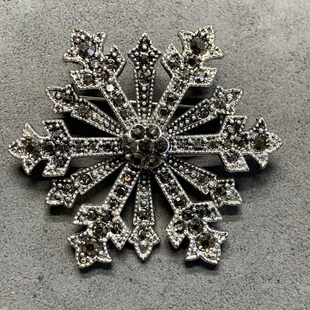 Vintage Snowflake Brooch Smokey Gray Rhinestones Layered 2” Glittery